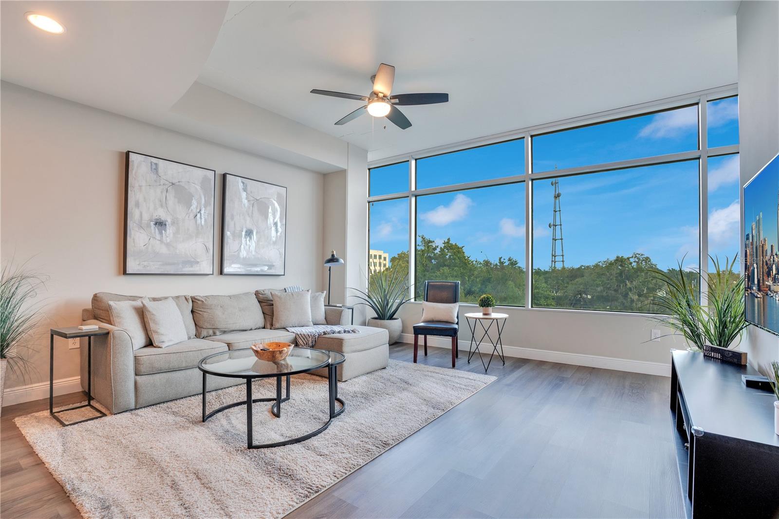 Image 14 of 42 For 525 Jackson Street 504