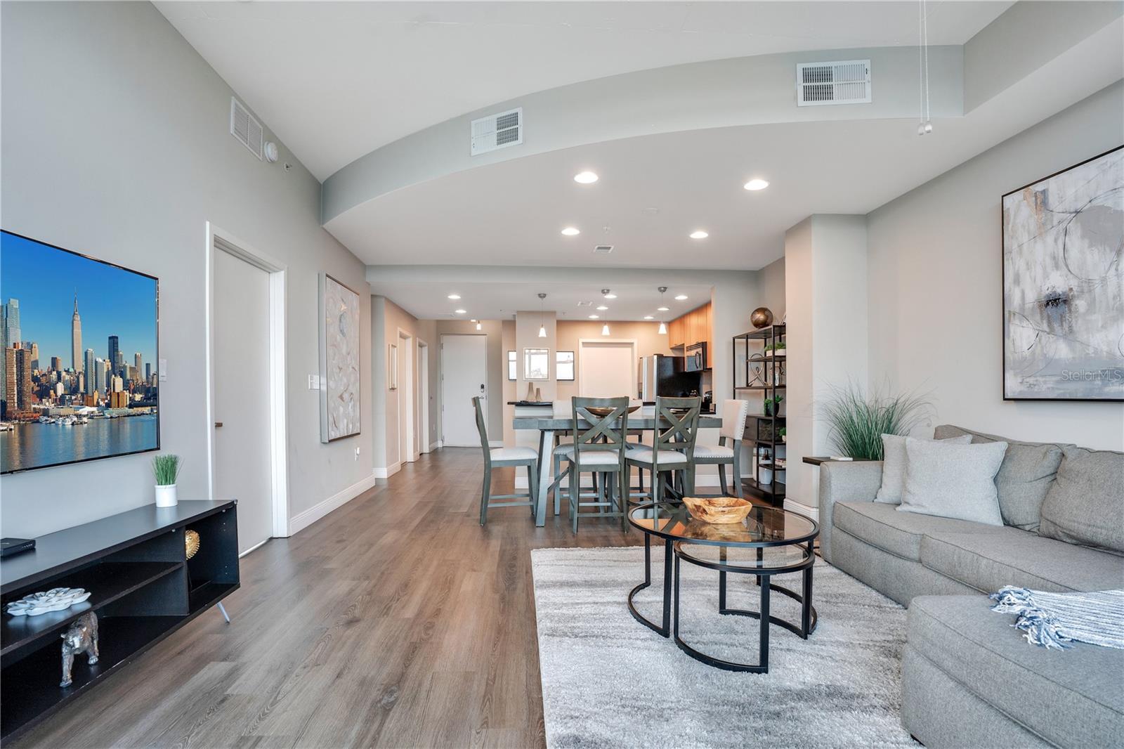 Image 18 of 42 For 525 Jackson Street 504