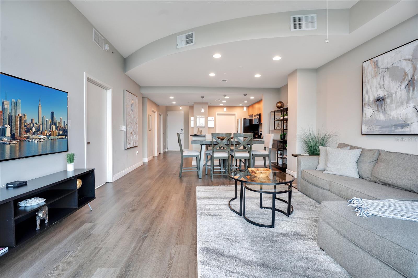 Image 20 of 42 For 525 Jackson Street 504