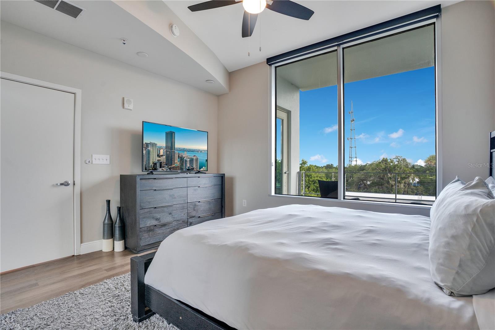 Image 22 of 42 For 525 Jackson Street 504
