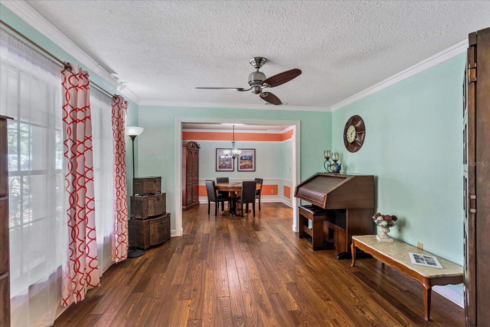 Image 4 of 60 For 401 Magnolia Oak Drive