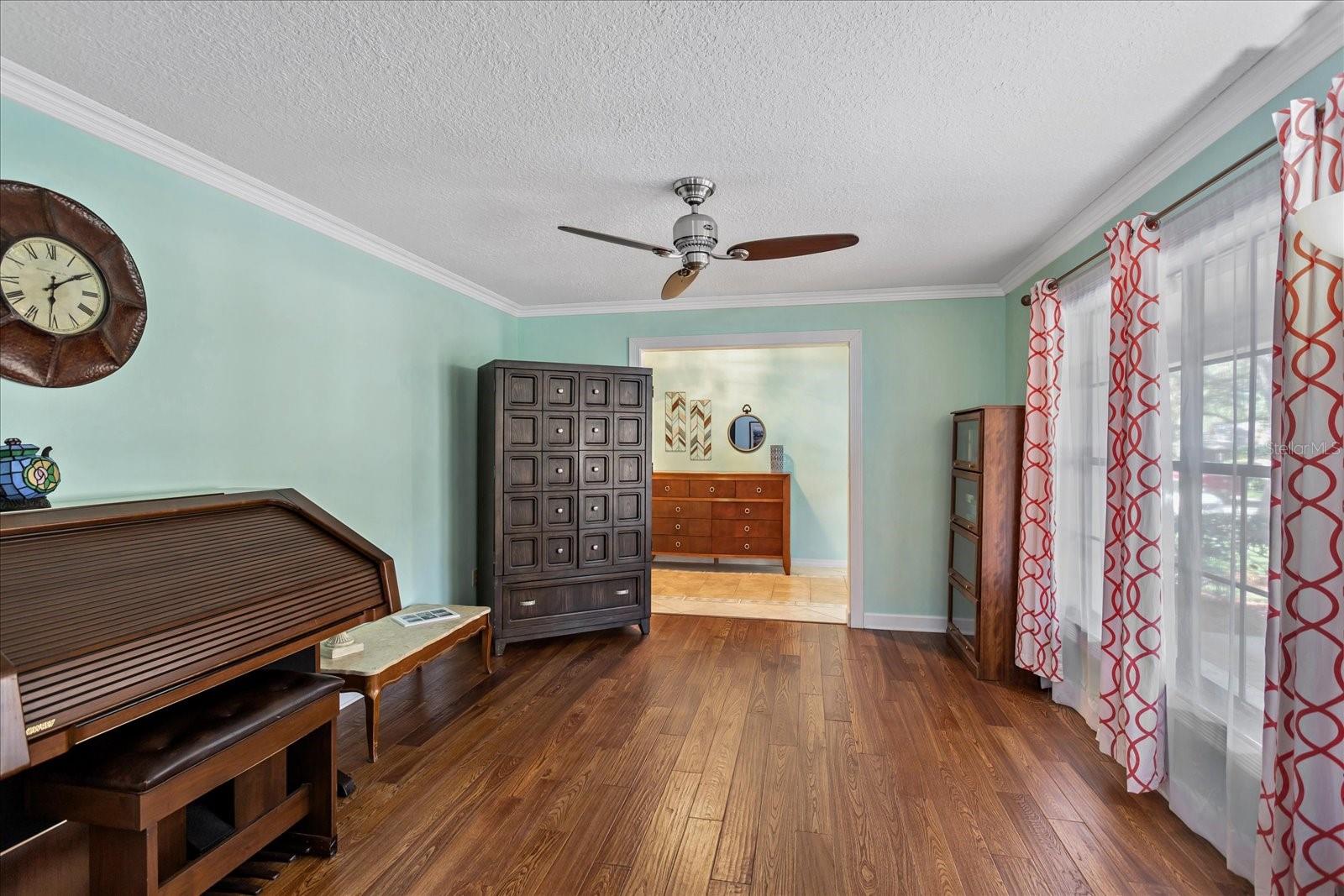 Image 5 of 60 For 401 Magnolia Oak Drive