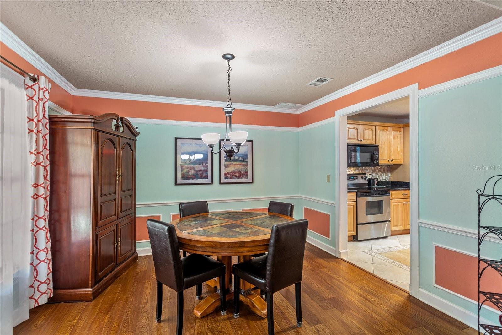 Image 6 of 60 For 401 Magnolia Oak Drive