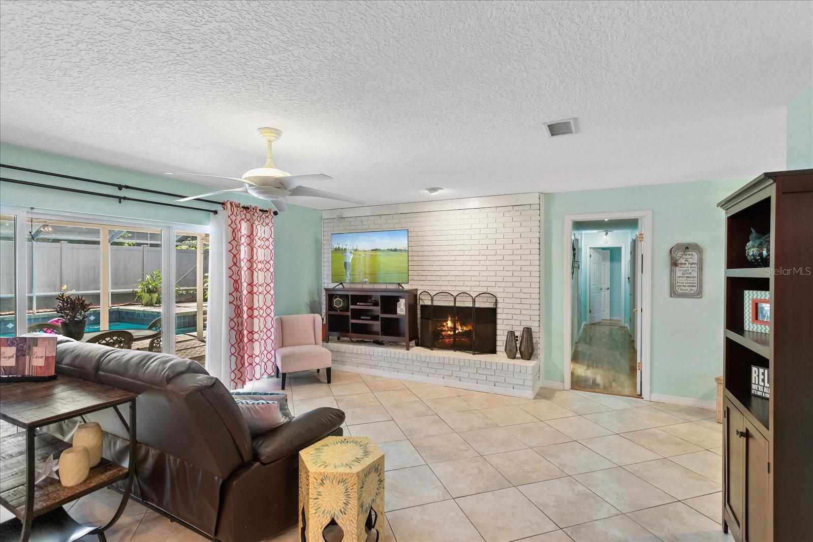 Image 8 of 60 For 401 Magnolia Oak Drive