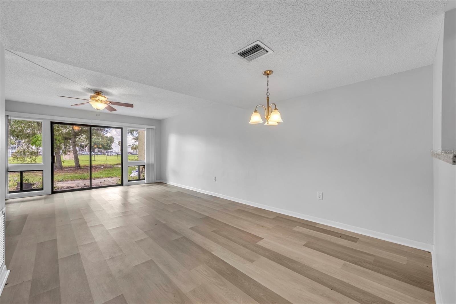 Image 10 of 27 For 5089 Eaglesmere Drive D09