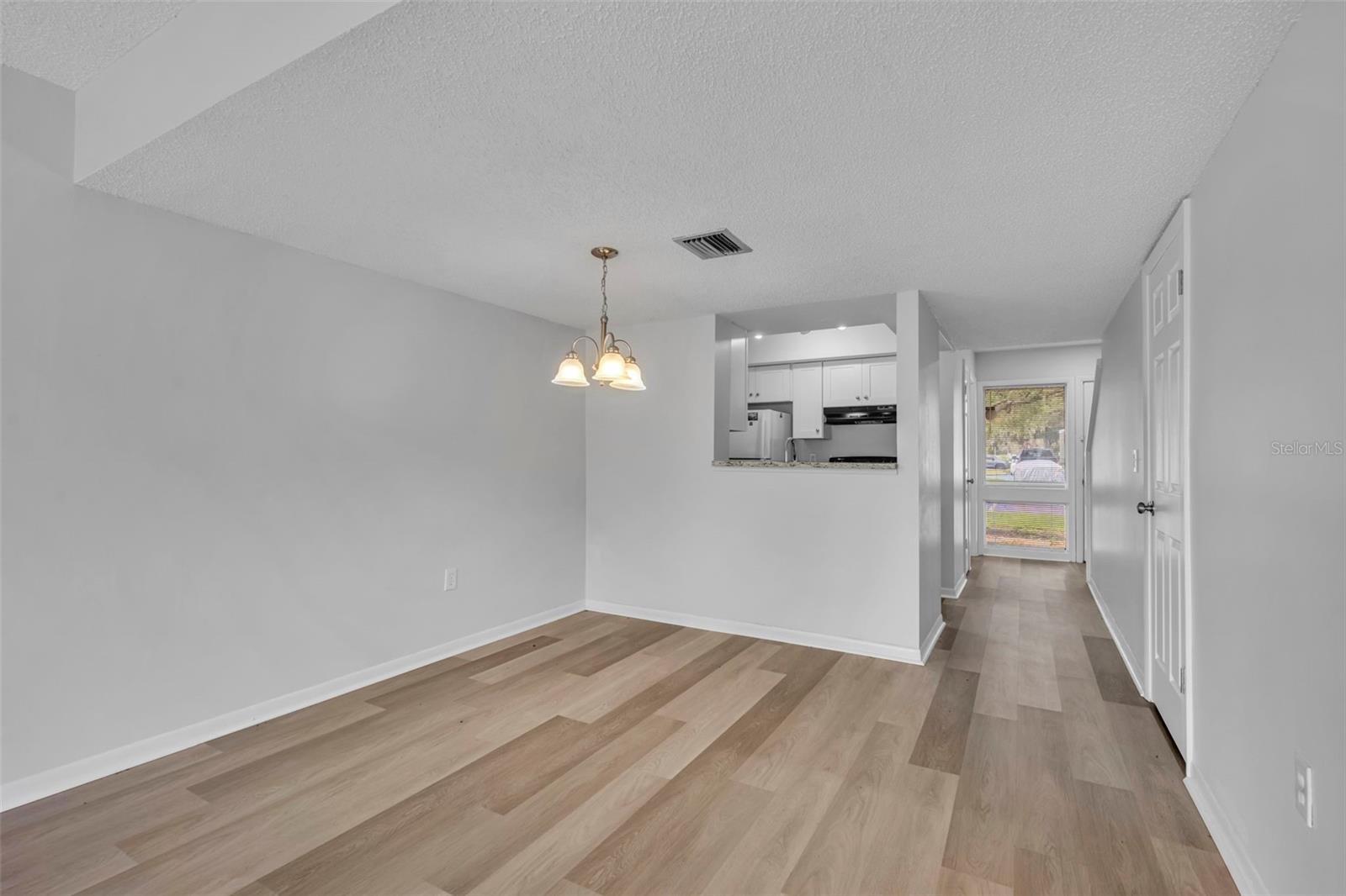 Image 11 of 27 For 5089 Eaglesmere Drive D09