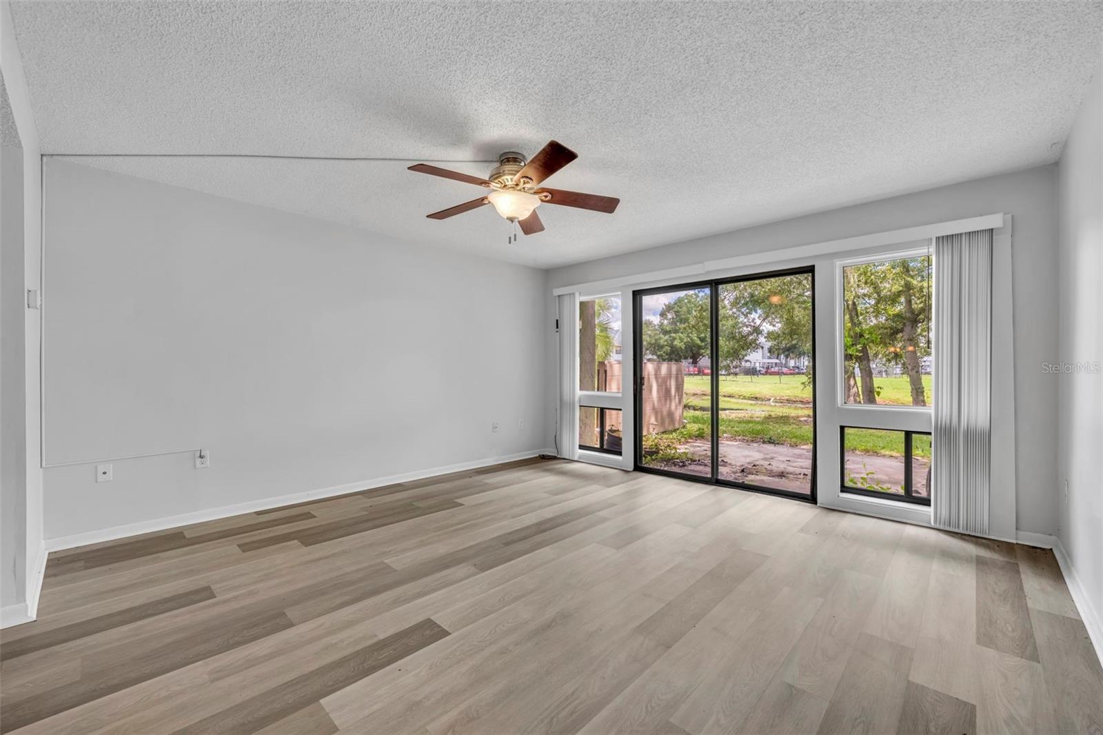 Image 12 of 27 For 5089 Eaglesmere Drive D09