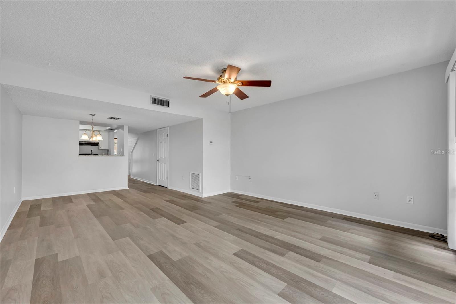 Image 13 of 27 For 5089 Eaglesmere Drive D09