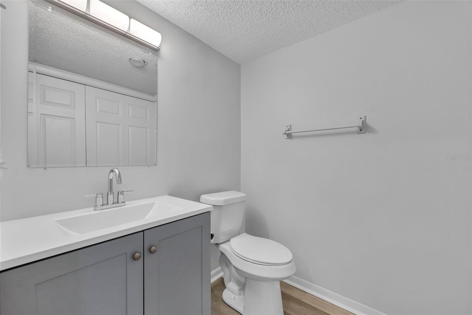 Image 16 of 27 For 5089 Eaglesmere Drive D09