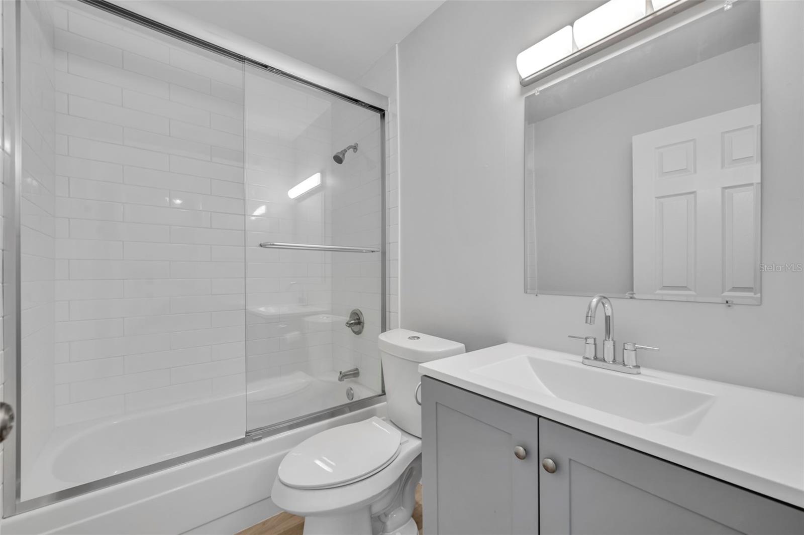 Image 19 of 27 For 5089 Eaglesmere Drive D09