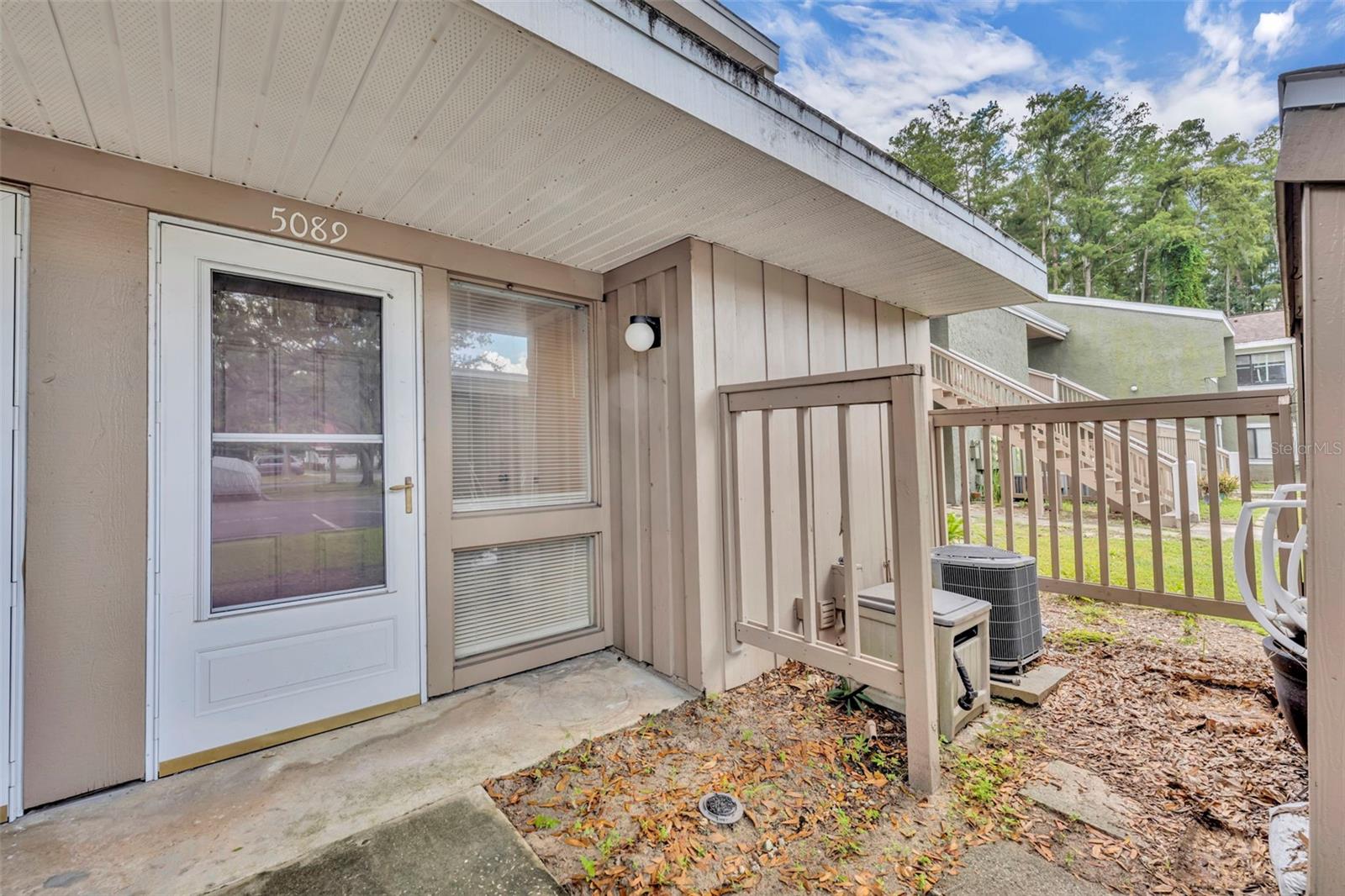 Image 2 of 27 For 5089 Eaglesmere Drive D09