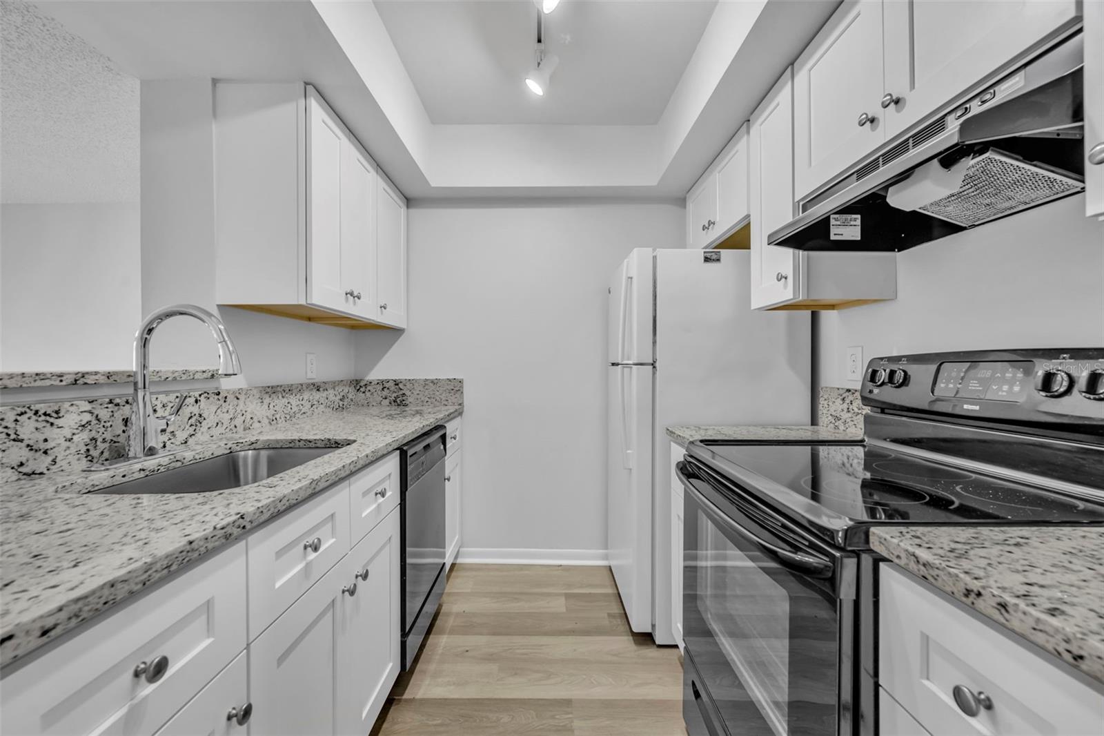 Image 6 of 27 For 5089 Eaglesmere Drive D09