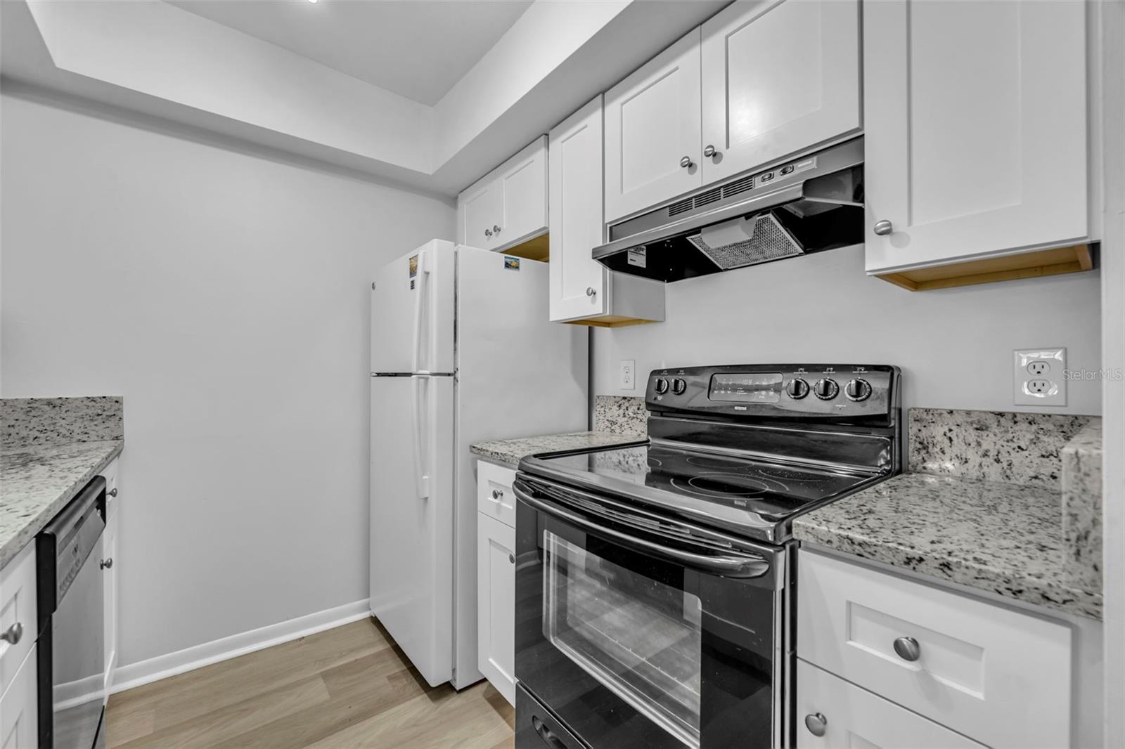 Image 8 of 27 For 5089 Eaglesmere Drive D09