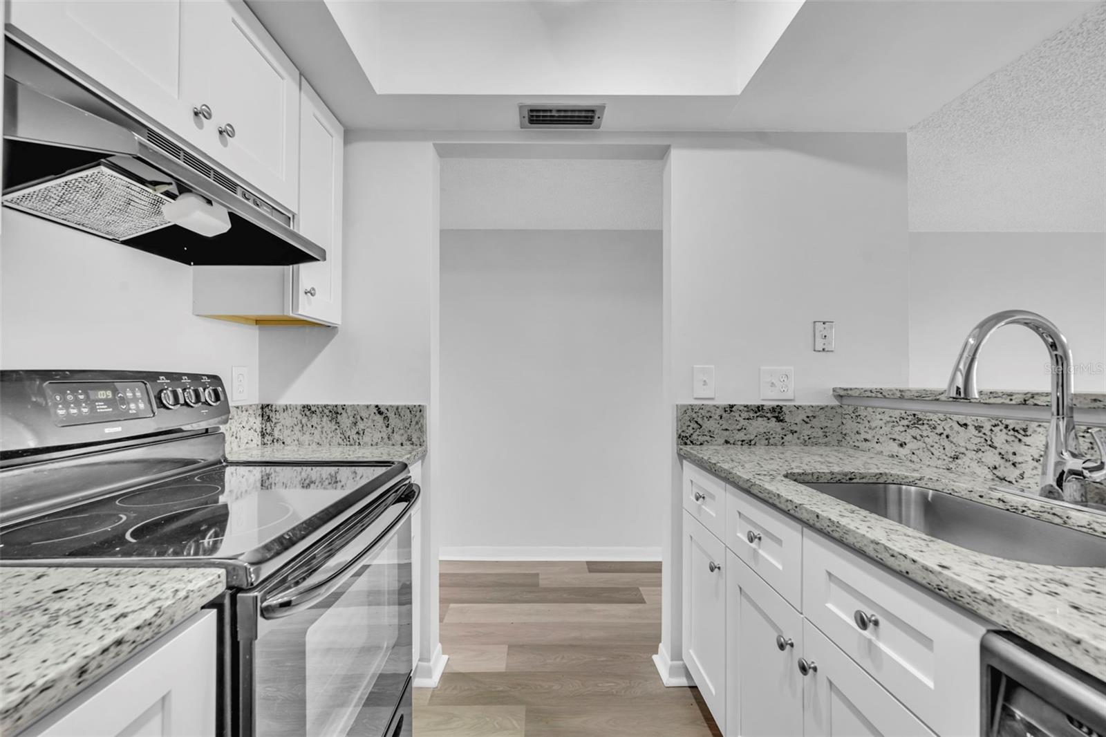 Image 9 of 27 For 5089 Eaglesmere Drive D09