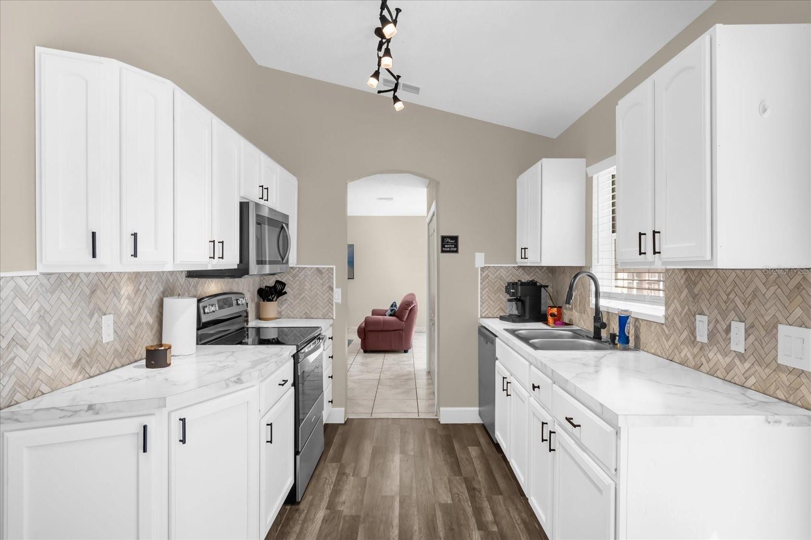 Image 7 of 19 For 40140 Palm Street