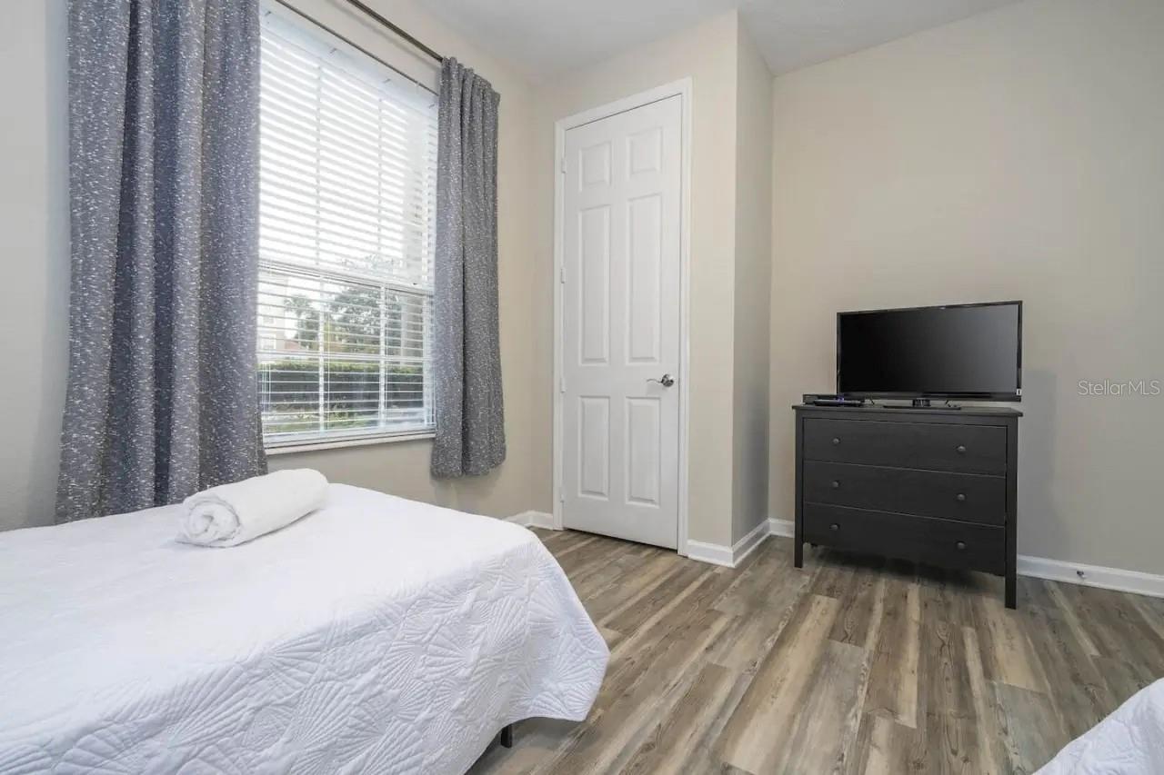 Image 23 of 53 For 5025 Shoreway Loop 10703