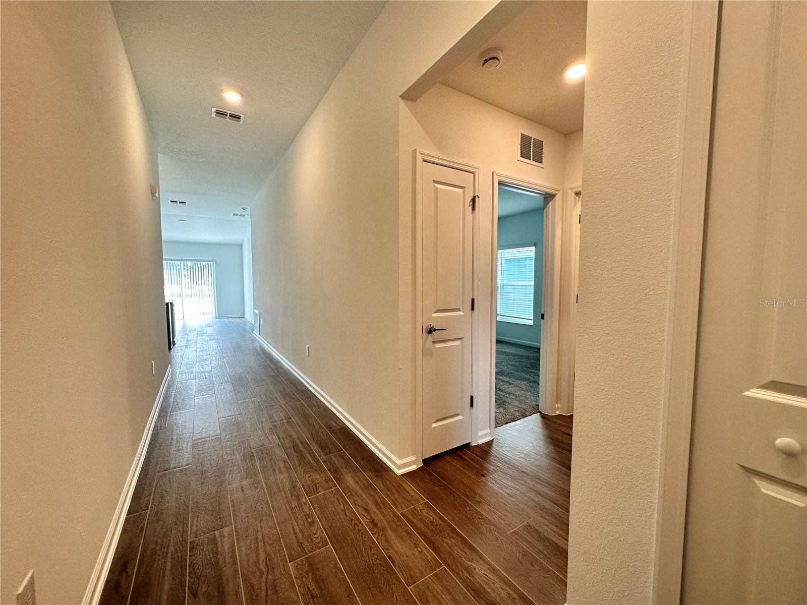 Image 4 of 20 For 309 Loch Court