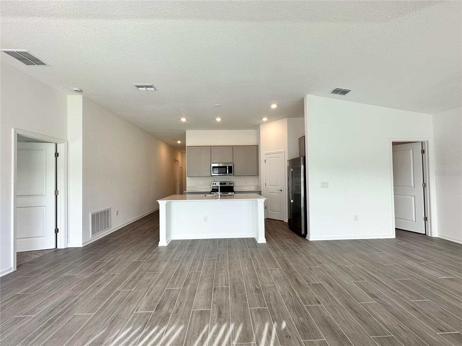 Image 7 of 20 For 309 Loch Court