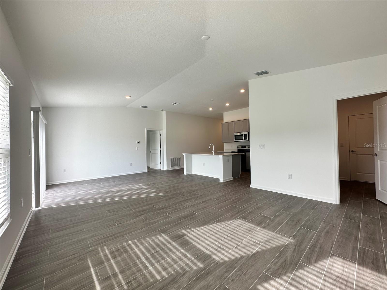 Image 8 of 20 For 309 Loch Court