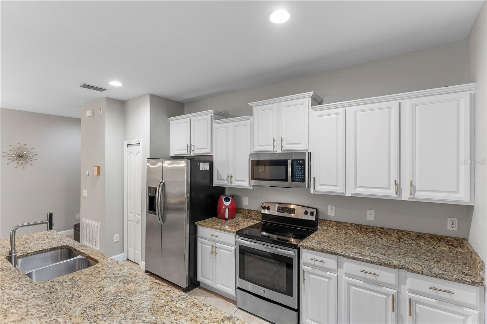 Image 13 of 32 For 8955 Bismarck Palm Road