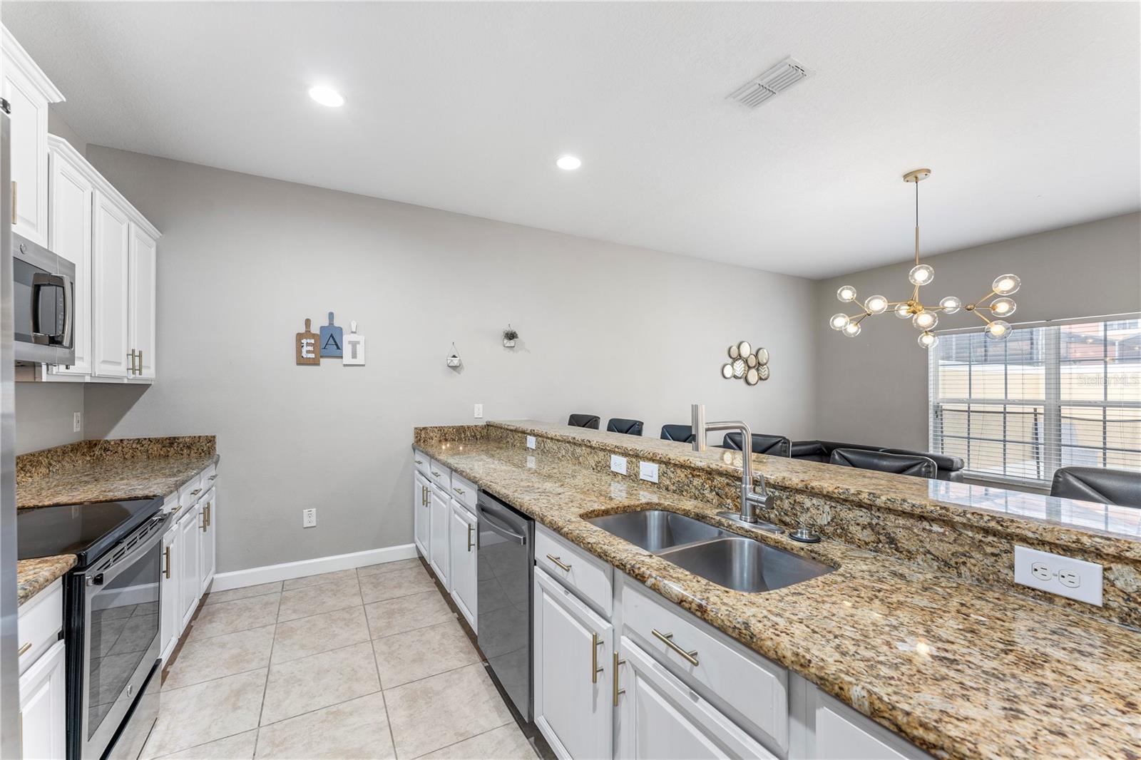 Image 14 of 32 For 8955 Bismarck Palm Road