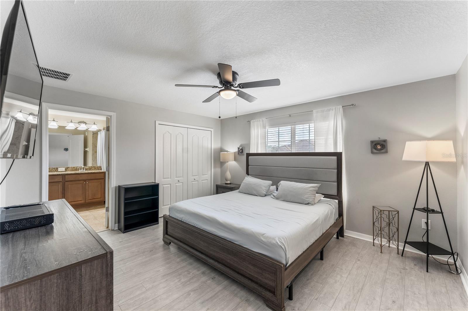 Image 22 of 32 For 8955 Bismarck Palm Road