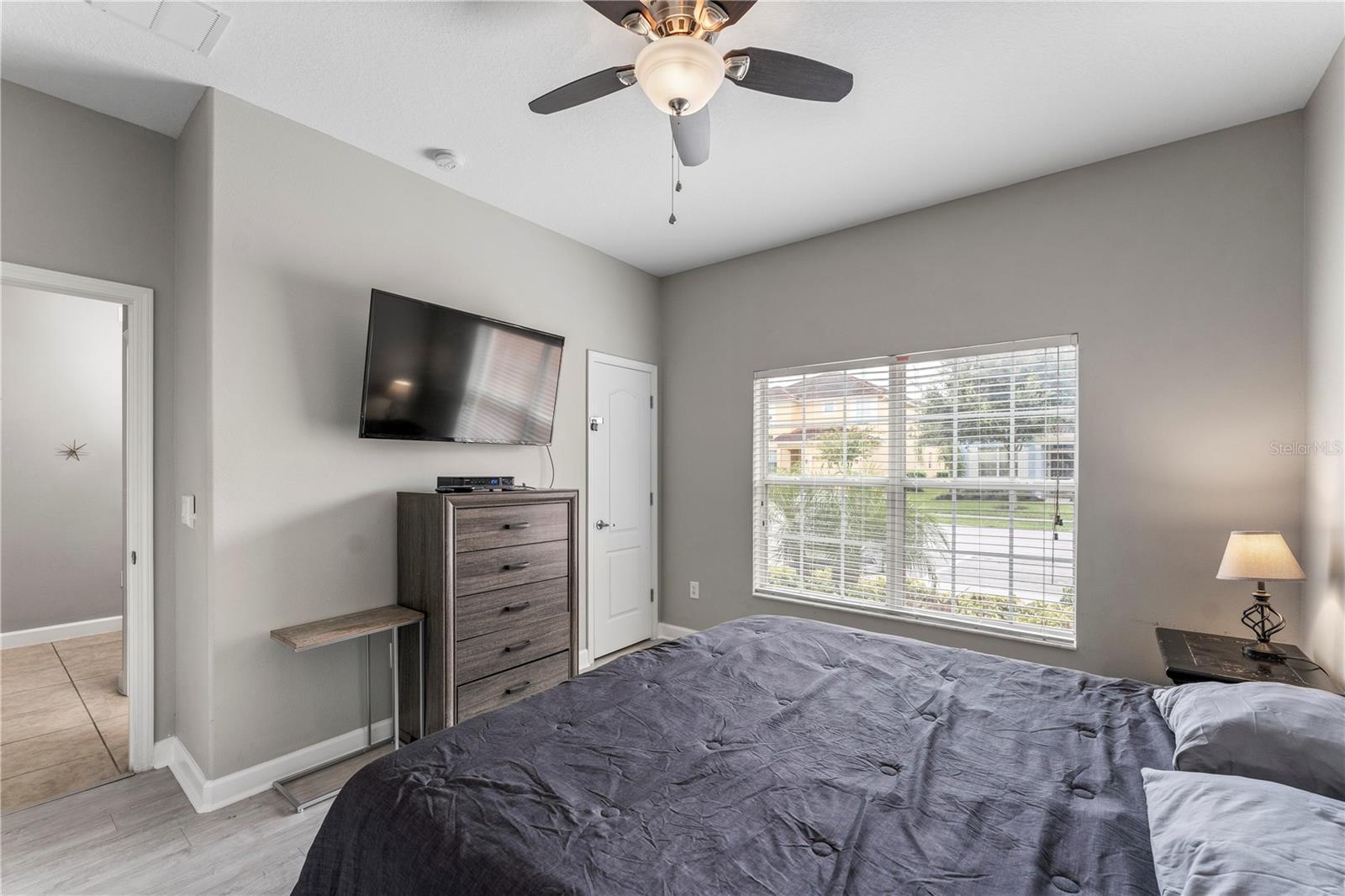 Image 6 of 32 For 8955 Bismarck Palm Road