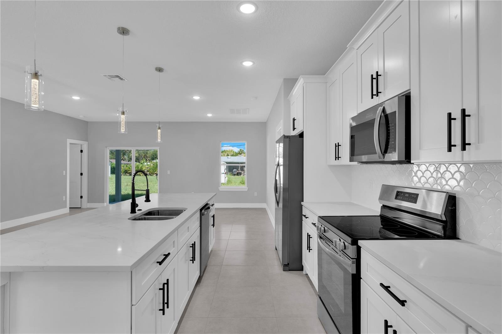 Image 18 of 33 For 21460 Dawson Avenue