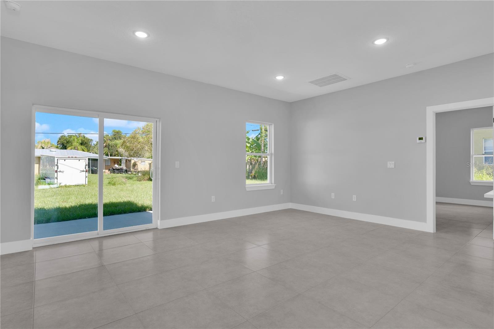 Image 19 of 33 For 21460 Dawson Avenue