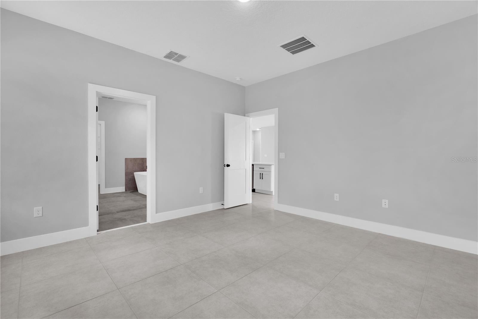Image 21 of 33 For 21460 Dawson Avenue