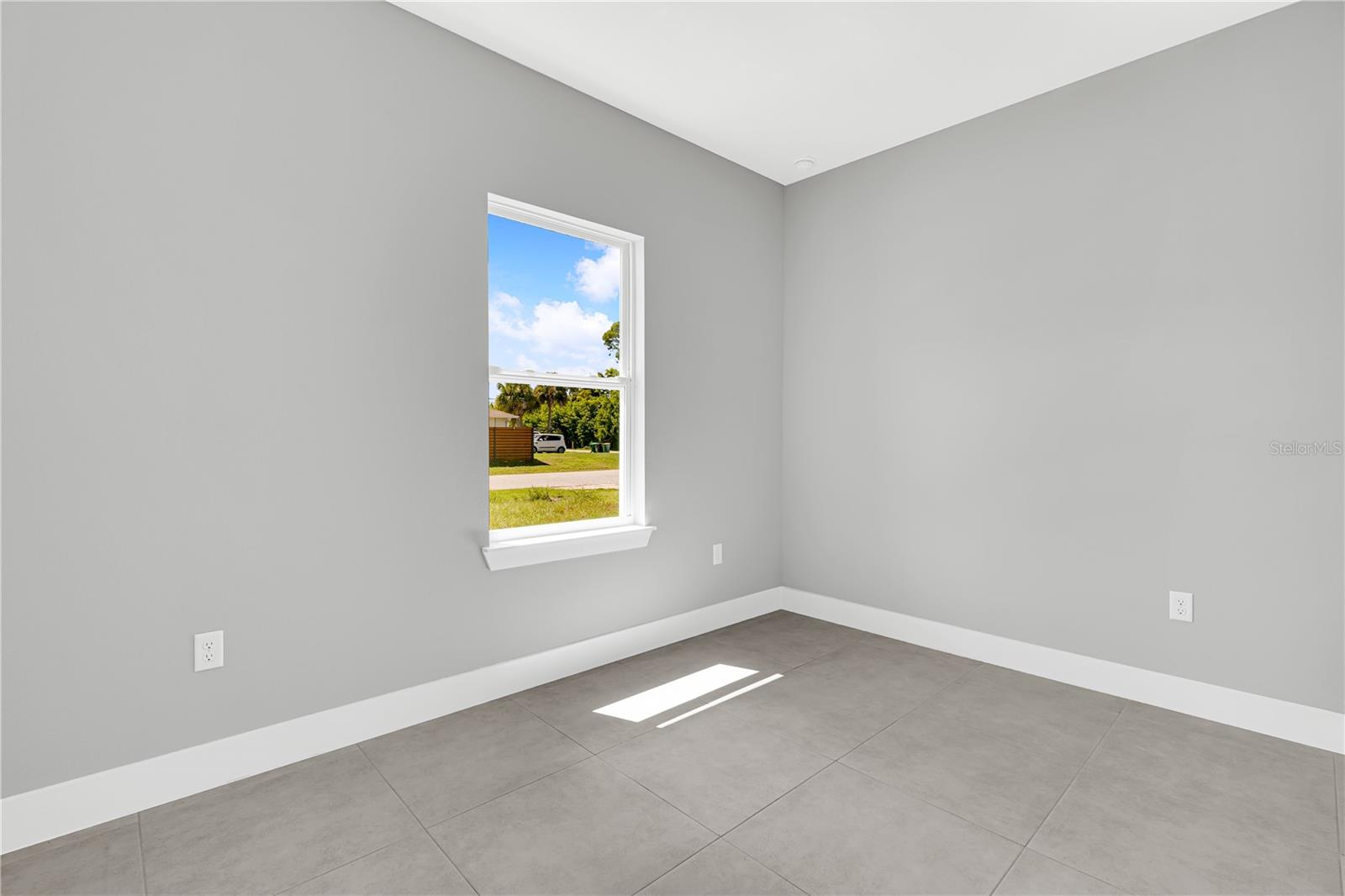 Image 8 of 33 For 21460 Dawson Avenue