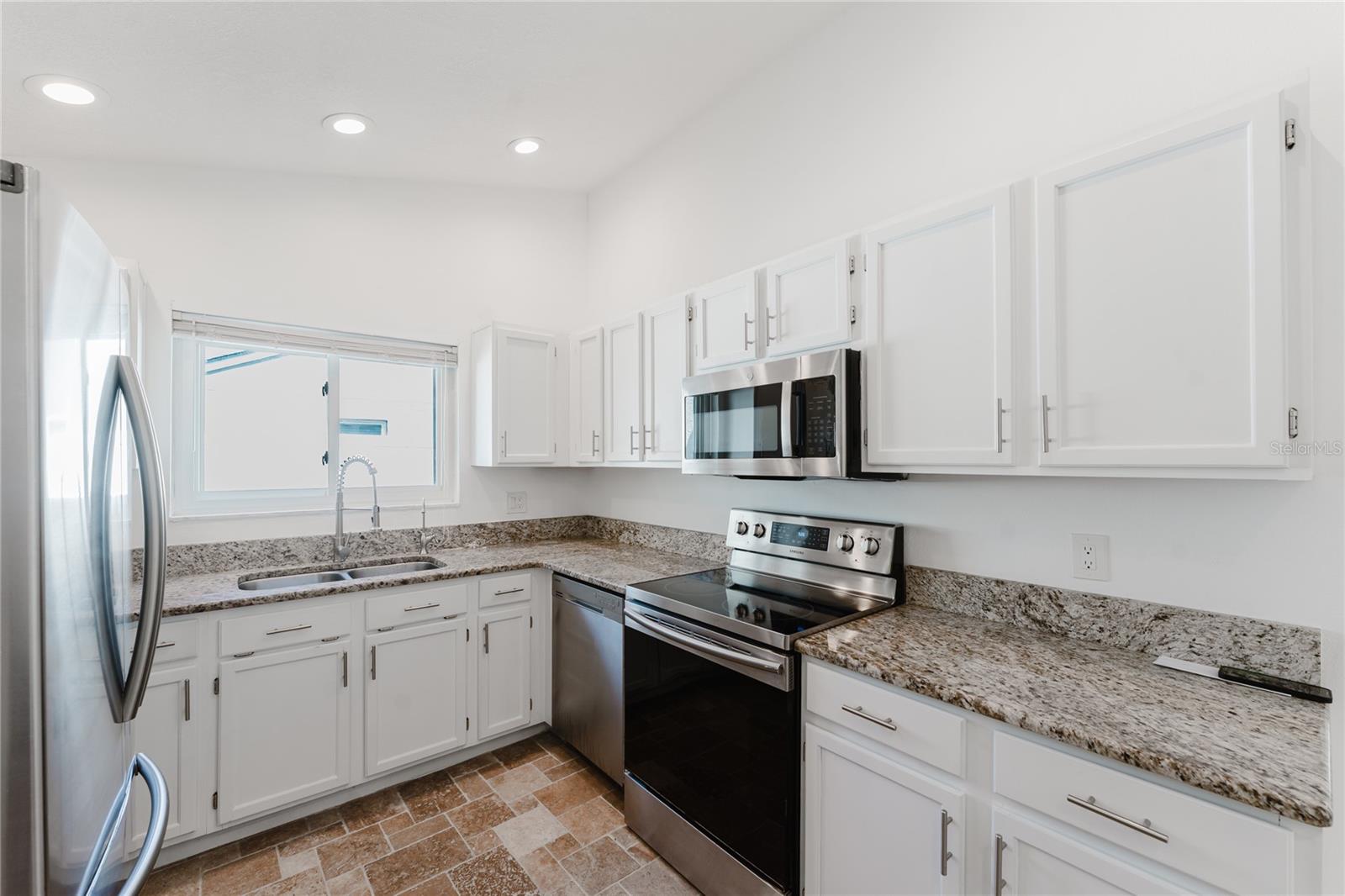 Image 13 of 43 For 3033 Horizon Place