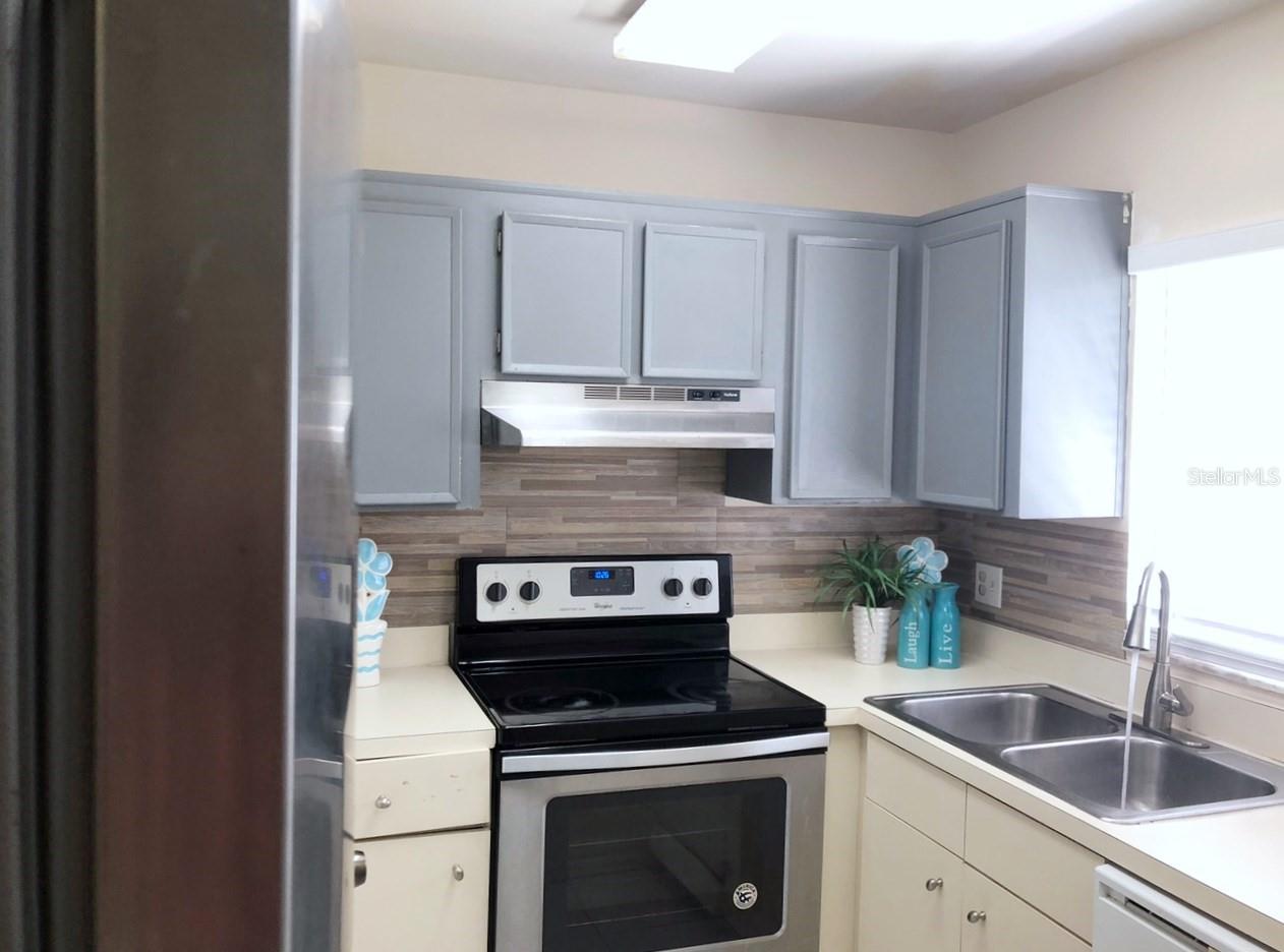 Image 3 of 35 For 4100 Pershing Pointe Place 5
