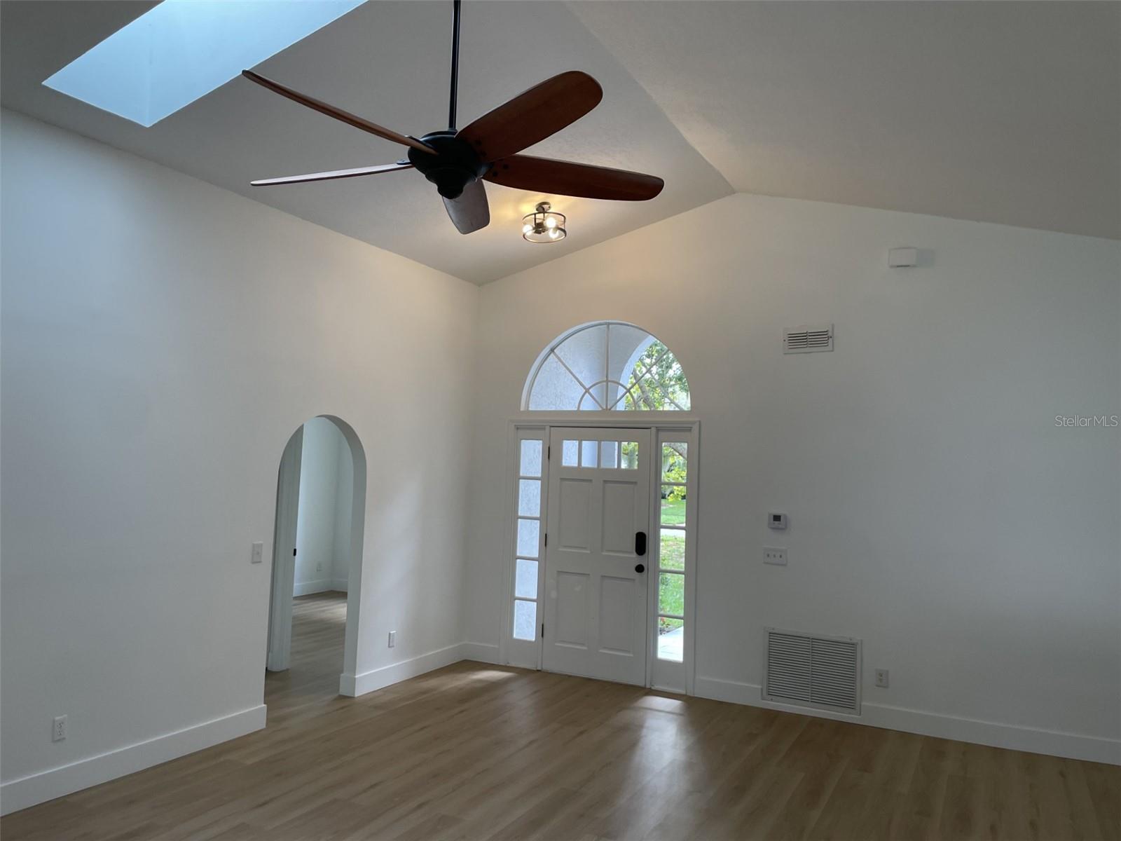 Image 10 of 25 For 7617 Coconut Creek Ct