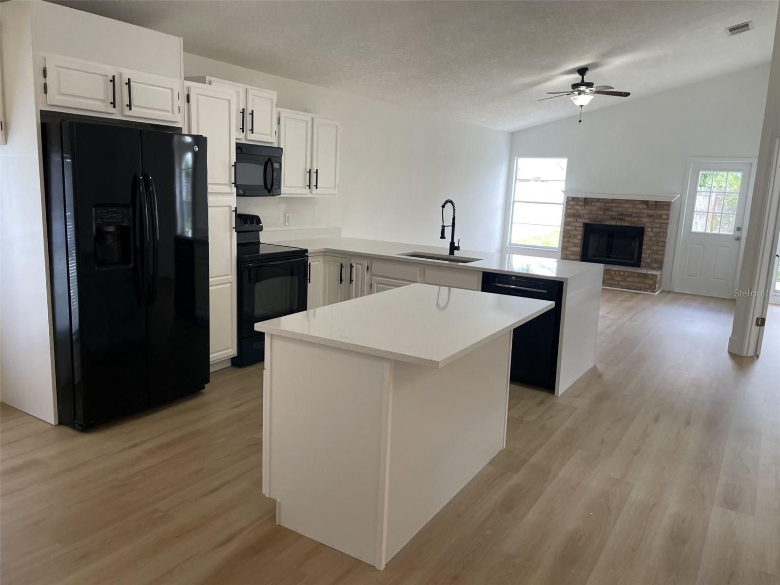 Image 11 of 25 For 7617 Coconut Creek Ct