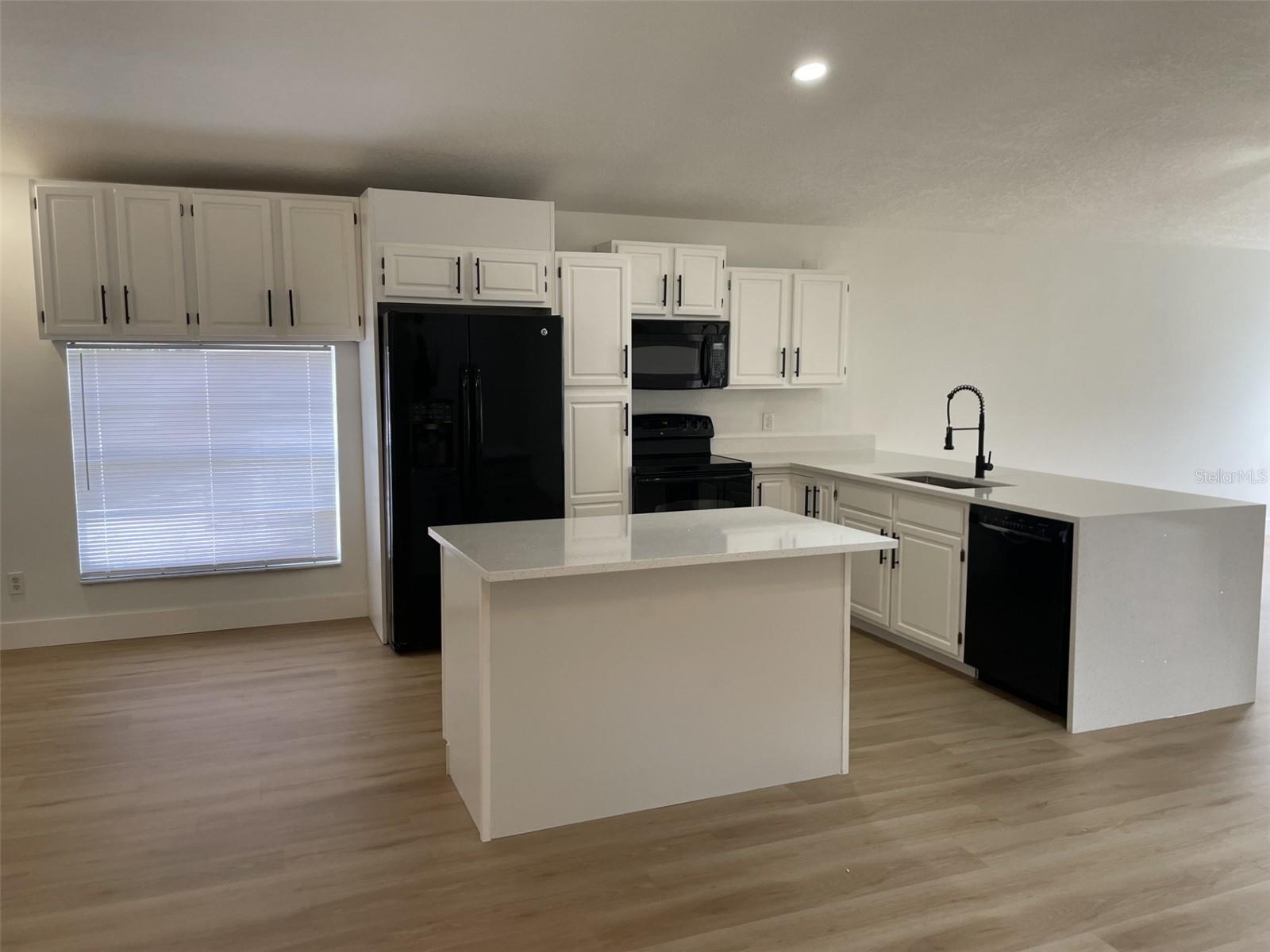 Image 13 of 25 For 7617 Coconut Creek Ct