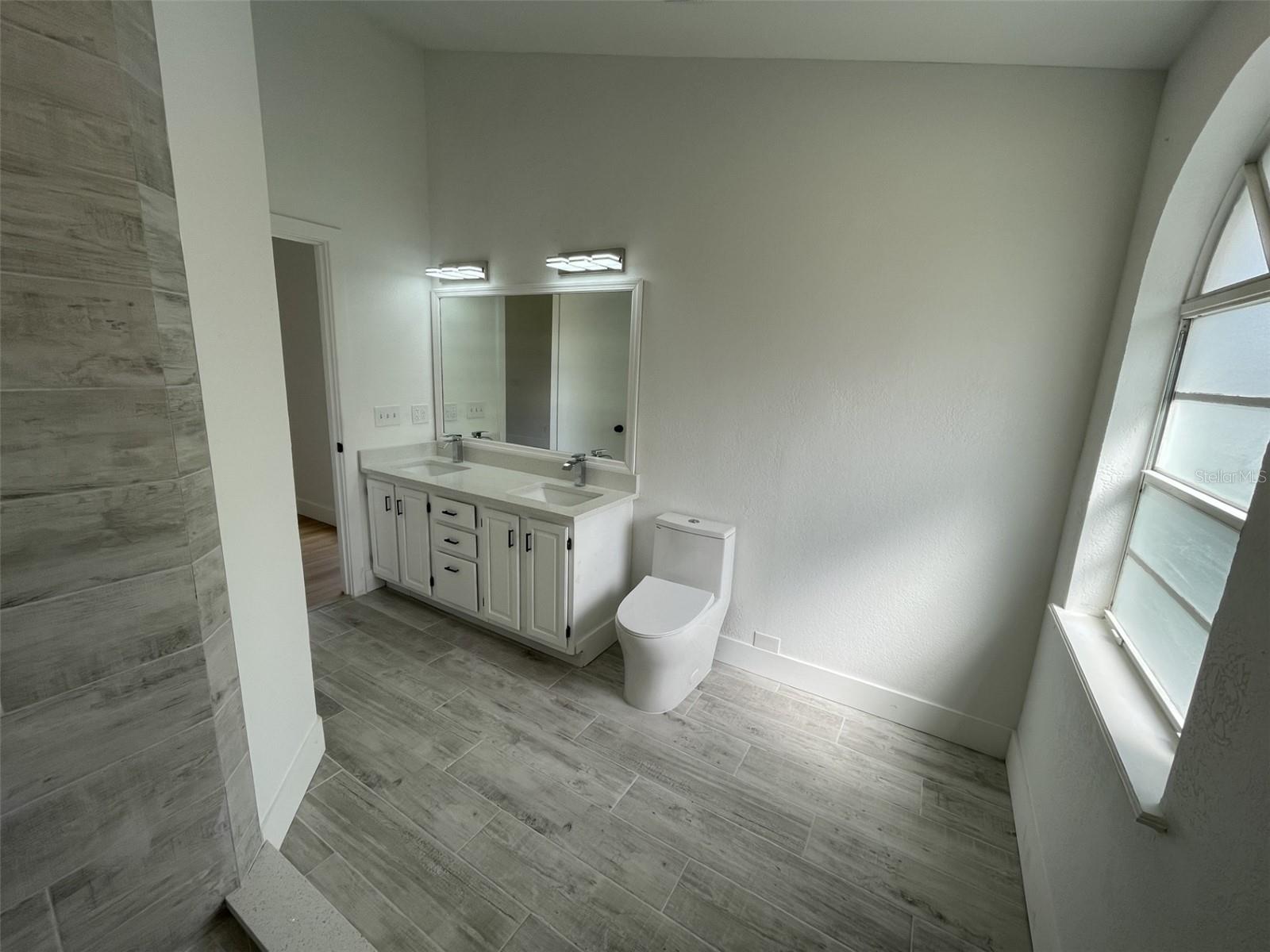 Image 19 of 25 For 7617 Coconut Creek Ct