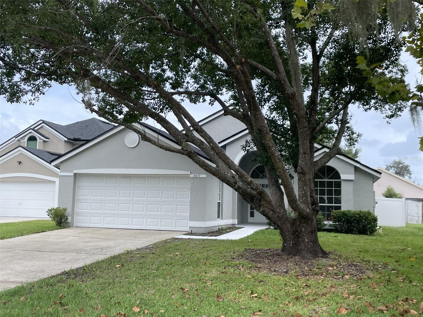 Image 3 of 25 For 7617 Coconut Creek Ct