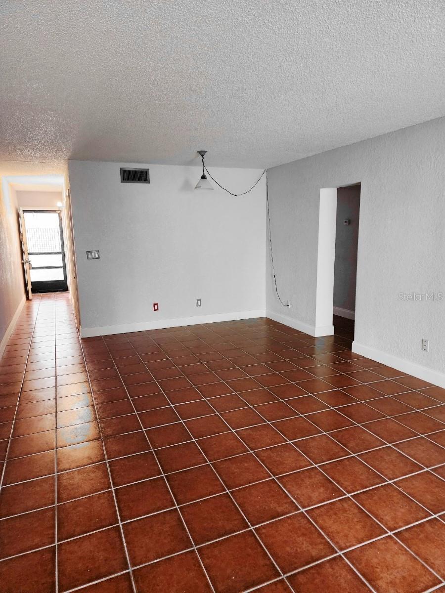 Image 3 of 11 For 1508 Virginia Avenue 105