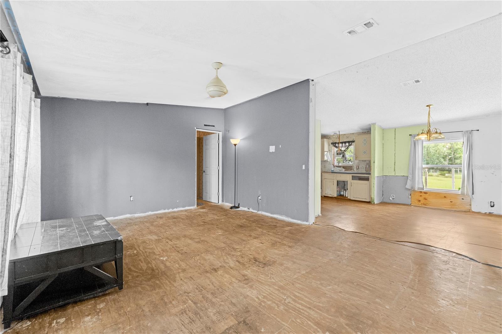 Image 12 of 28 For 715 Live Oak Street