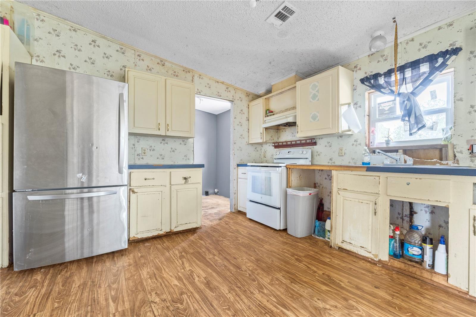 Image 17 of 28 For 715 Live Oak Street