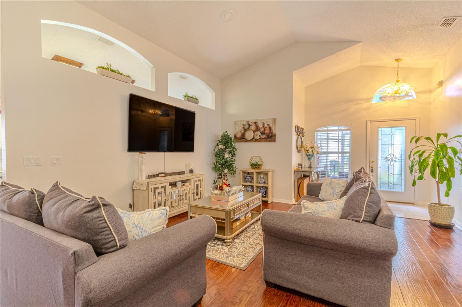 Image 18 of 27 For 3713 Doune Way