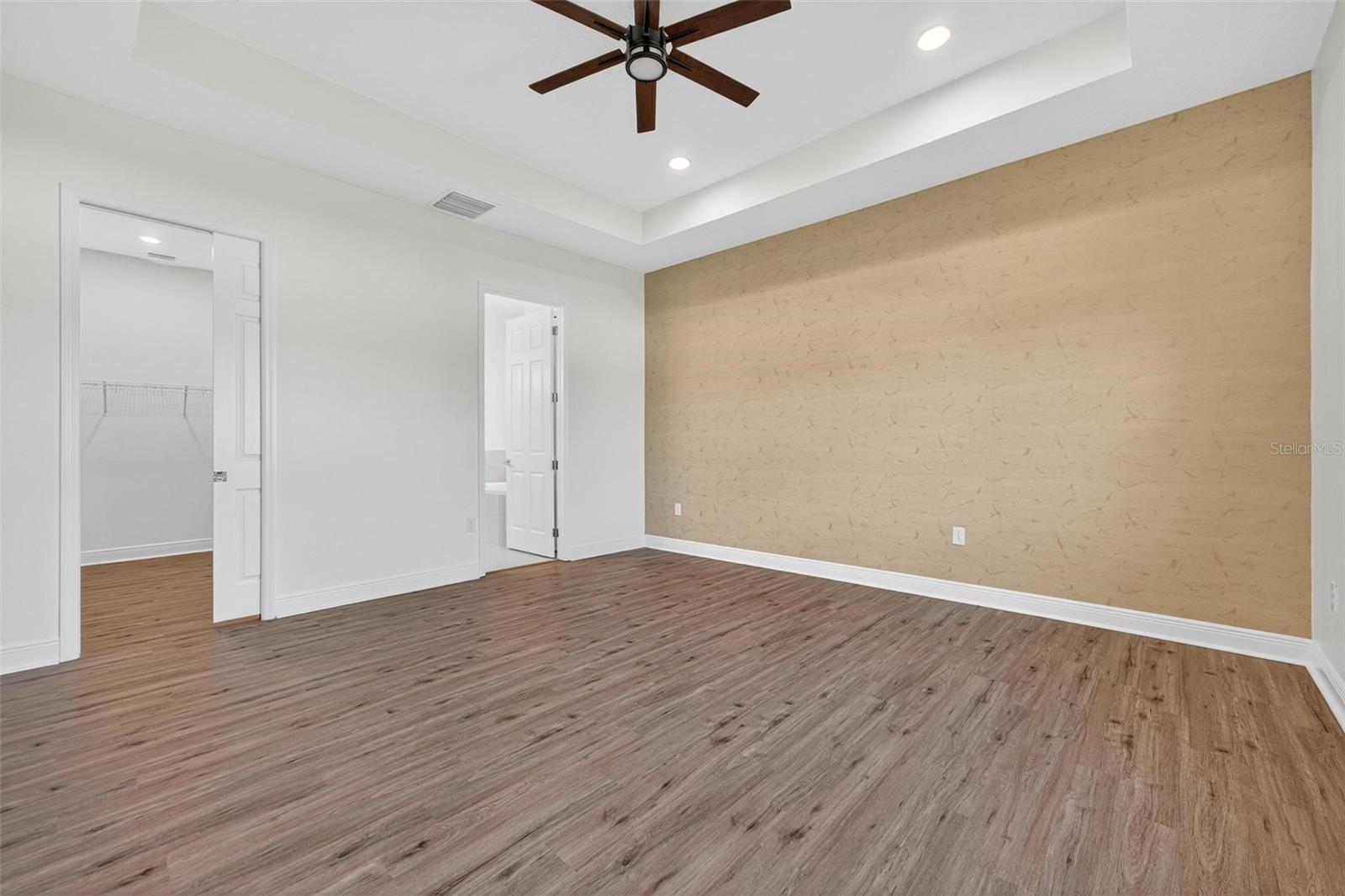 Image 39 of 90 For 8677 Bridgeport Bay Circle
