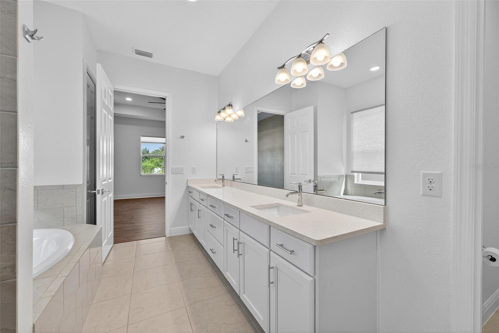 Image 44 of 90 For 8677 Bridgeport Bay Circle