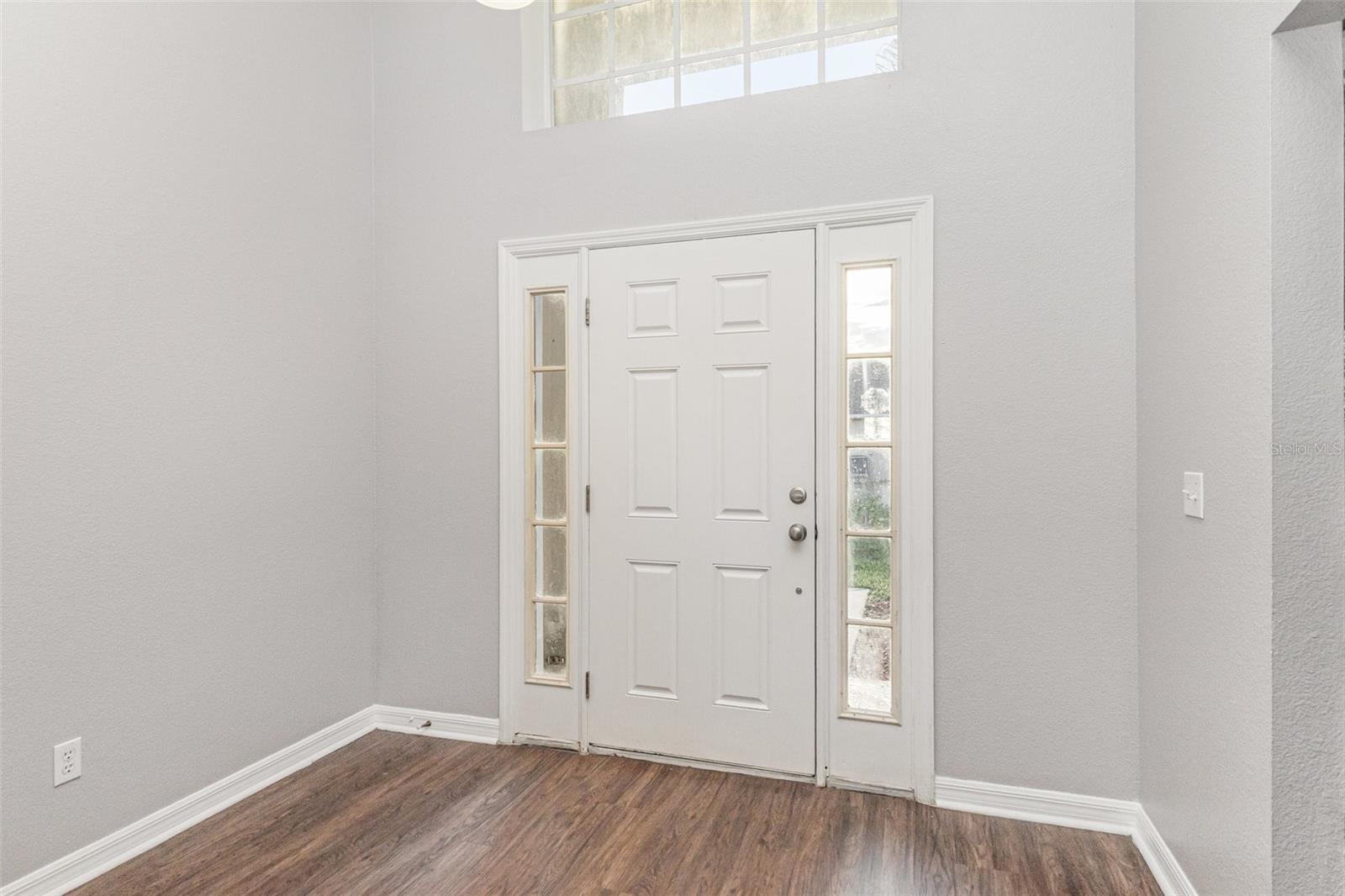 Image 4 of 15 For 204 Silver Palms Cir