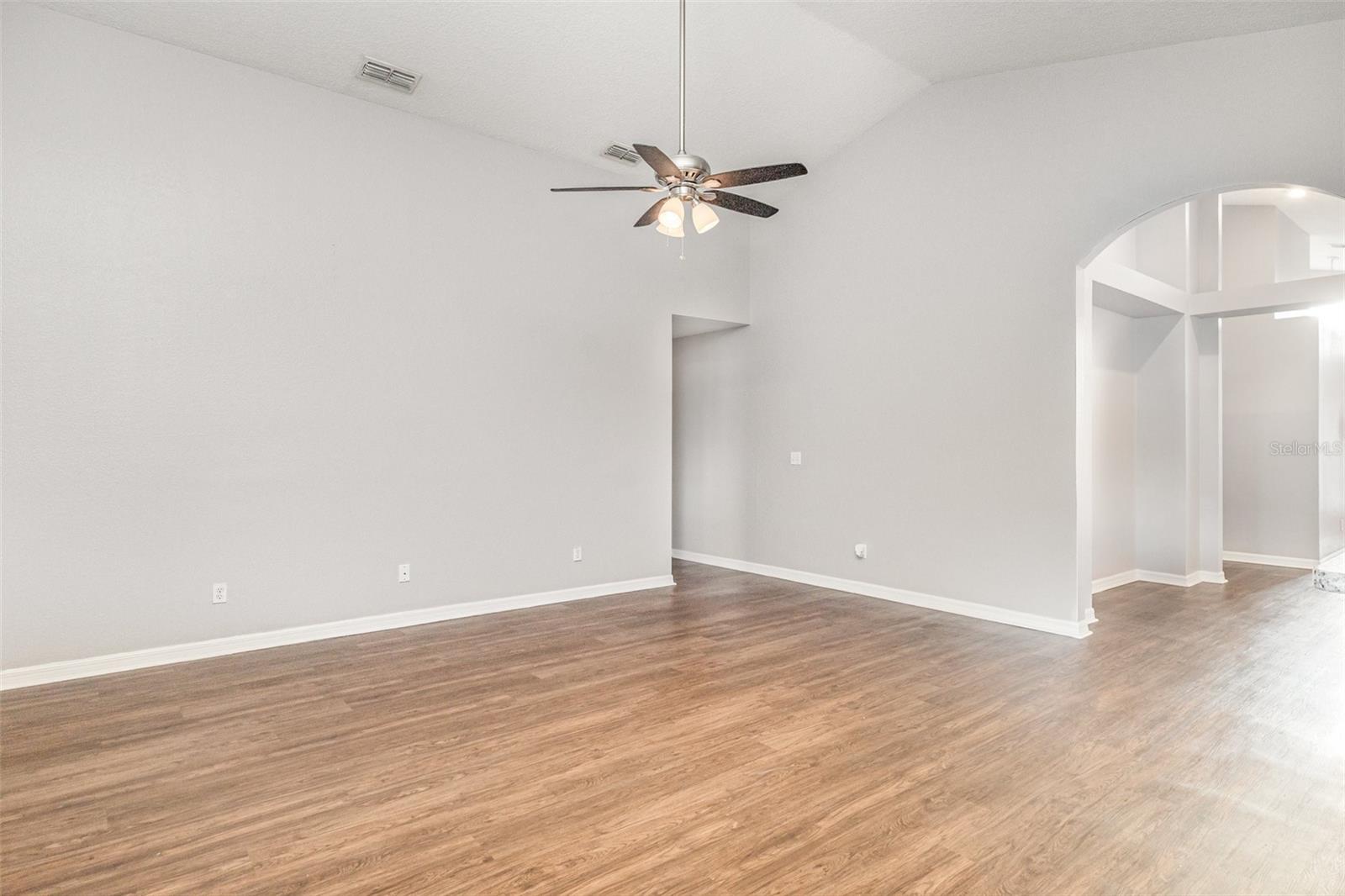 Image 5 of 15 For 204 Silver Palms Cir