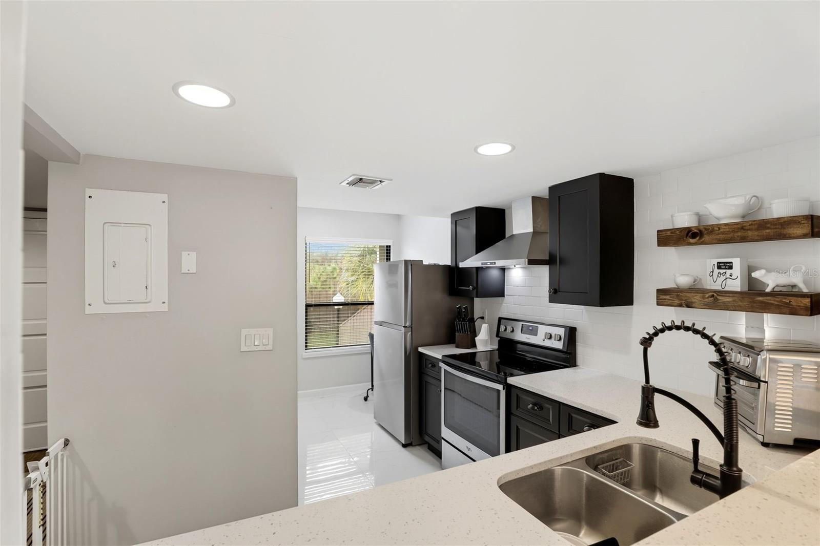 Image 10 of 27 For 5472 Pine Creek Drive 2006