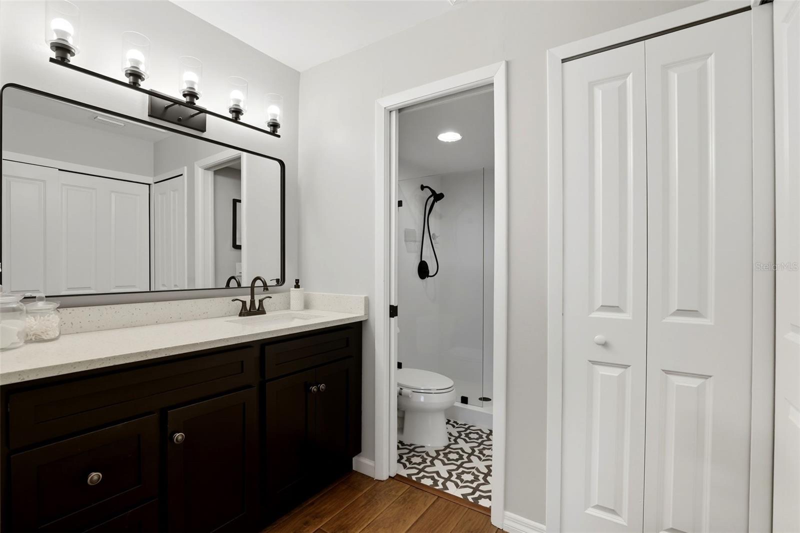 Image 17 of 27 For 5472 Pine Creek Drive 2006
