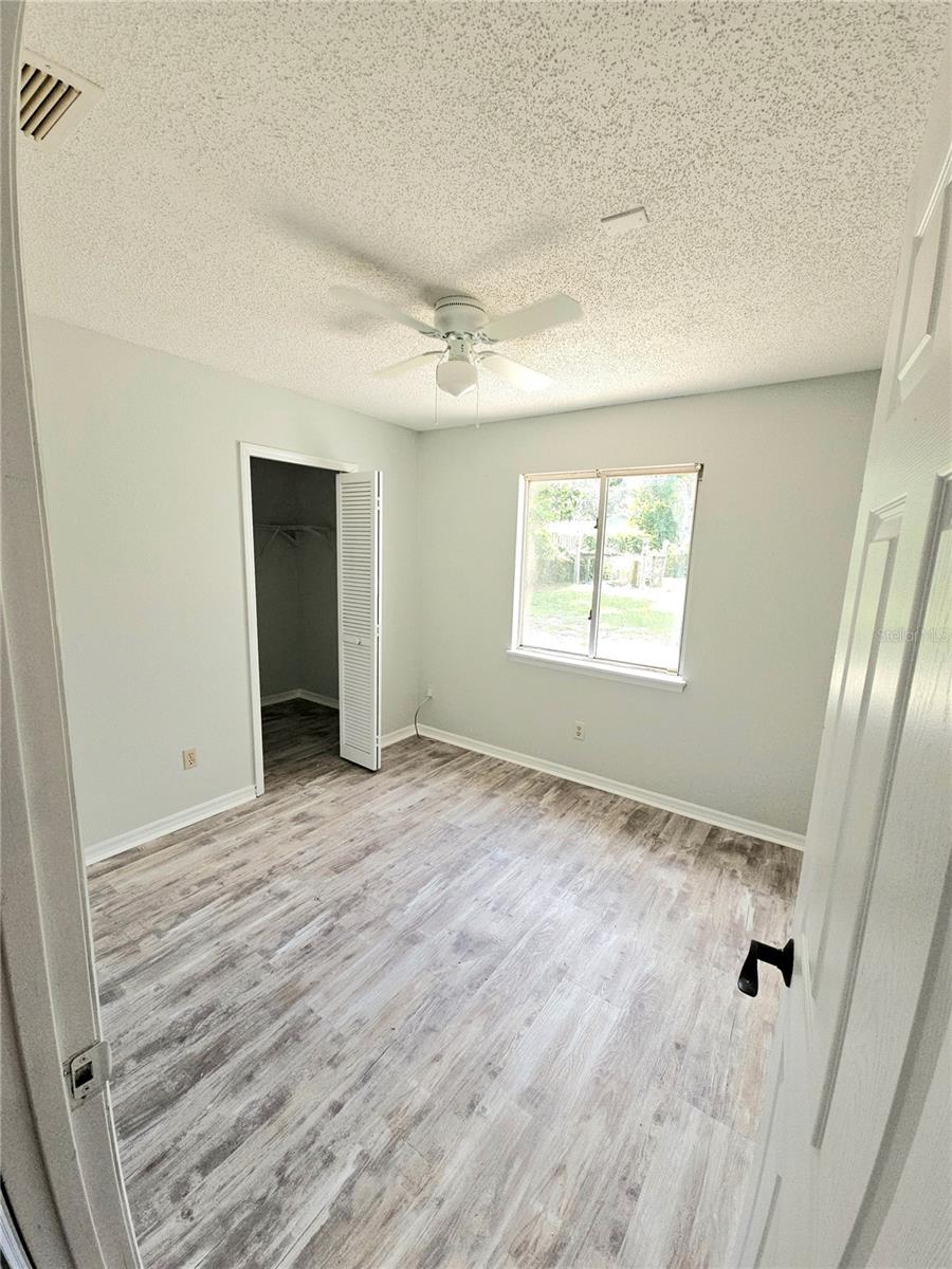 Image 11 of 17 For 690 Colchester Avenue
