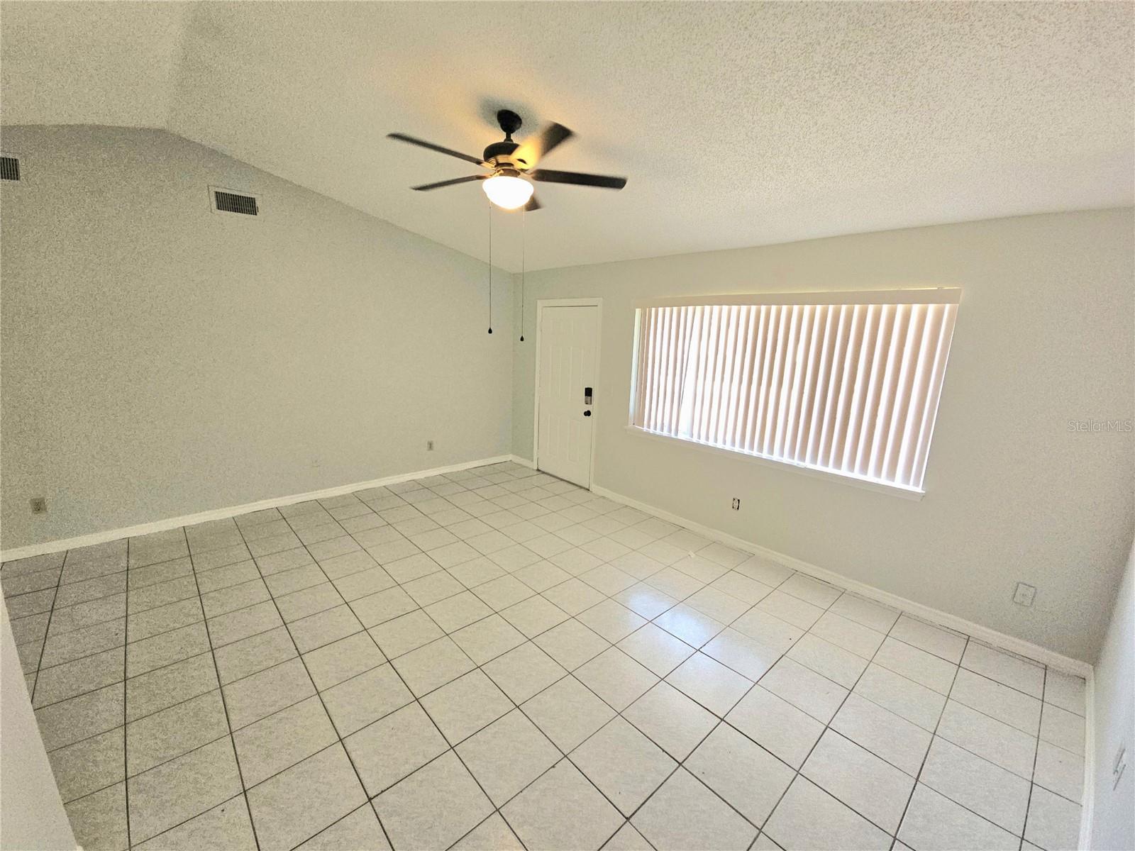 Image 3 of 17 For 690 Colchester Avenue